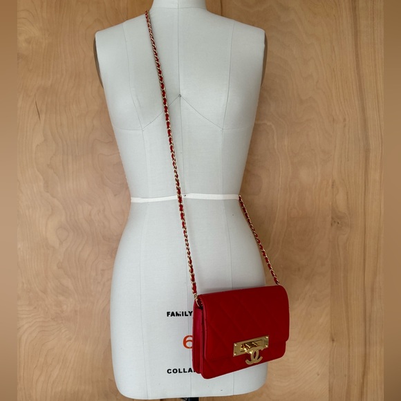 CHANEL golden class wallet on chain red lambskin with gold hardware - Picture 13 of 15